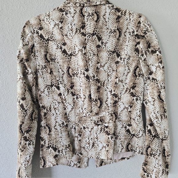 $148 WHBM Sbake Print Jacket Women Sz 4 One Button Padded Long Sleeve New - Picture 14 of 14